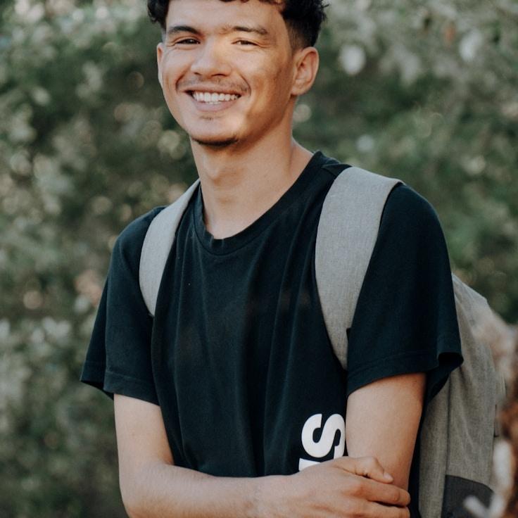 Portrait of Ananya meditation instructor